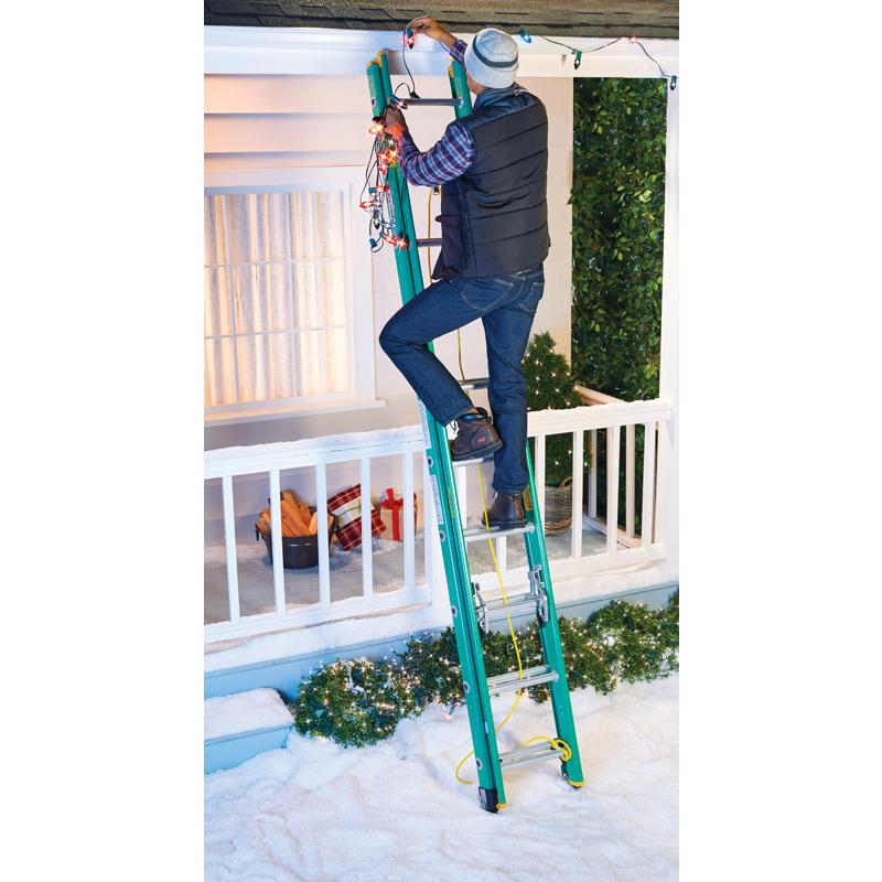 Werner 20 ft. H Fiberglass Telescoping Extension Ladder Type II 225 lb. capacity