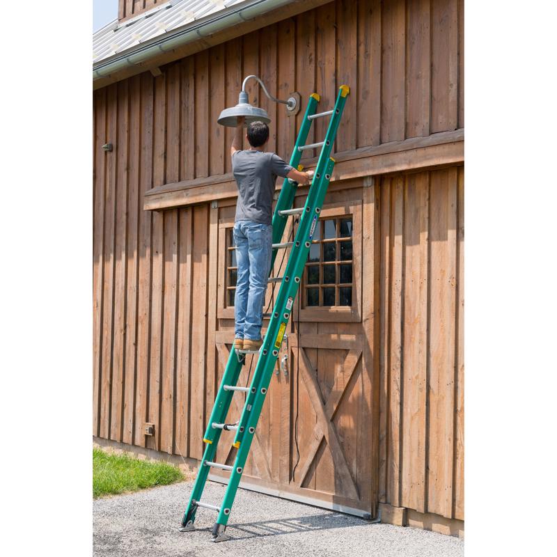 Werner 24 ft. H Fiberglass Telescoping Extension Ladder Type II 225 lb. capacity