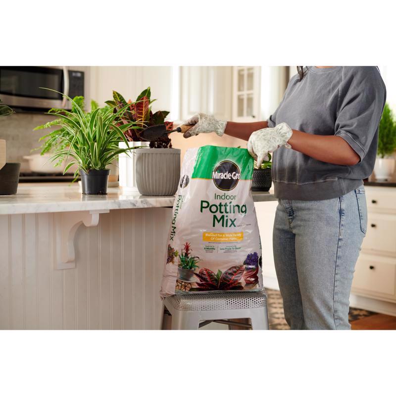 Miracle-Gro Indoor Plant Potting Soil 16 qt